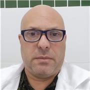 Sou professor há mais de 18 anos e ministro aulas particulares de língua portuguesa, literatura e redação. Preparo para vestibular